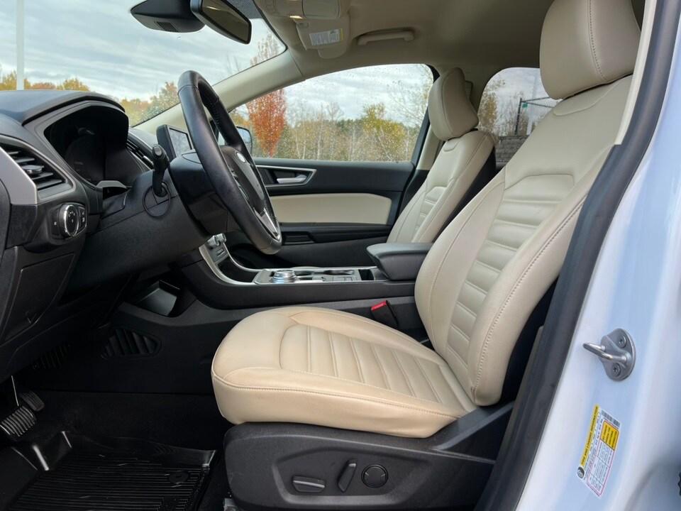 2023 Ford Edge SEL photo 3