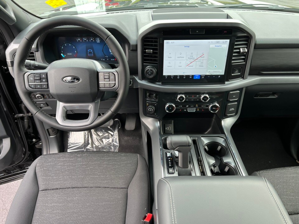 2025 Ford F-150 XLT photo 2