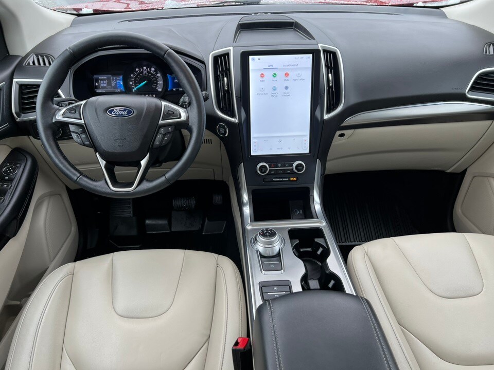2022 Ford Edge Titanium photo 2
