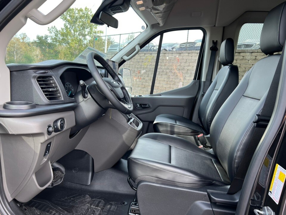 2025 Ford Transit photo 4