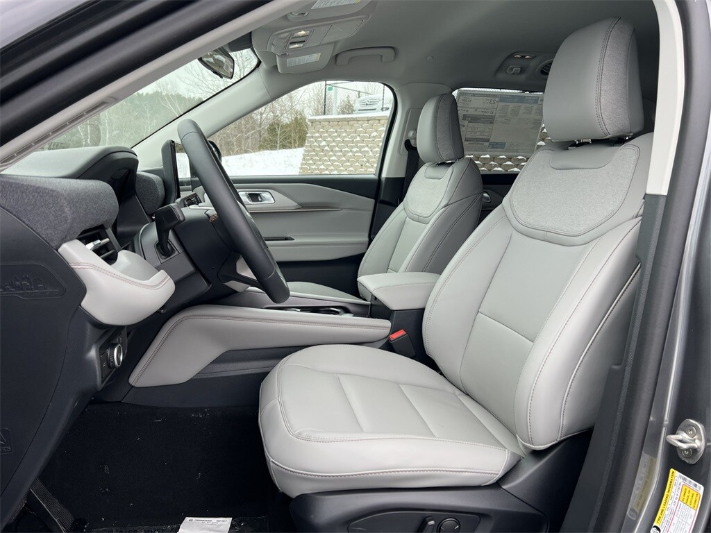 2026 Ford Explorer photo 3