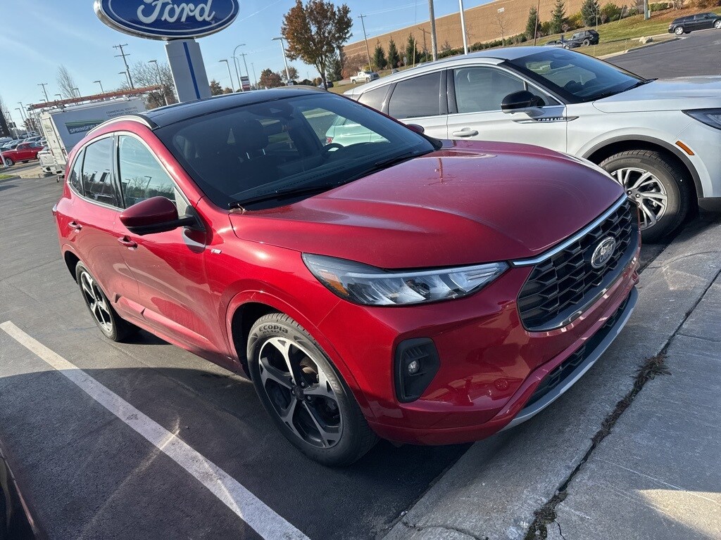2023 Ford Escape ST-Line Select photo 4