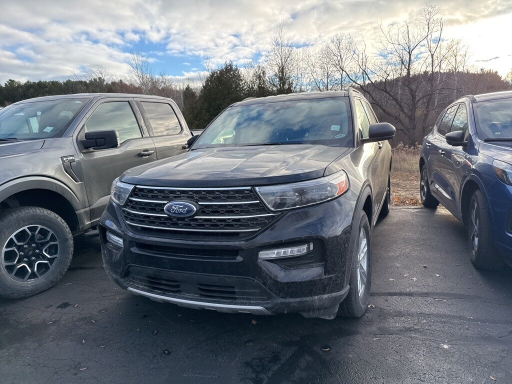 2022 Ford Explorer XLT photo 2