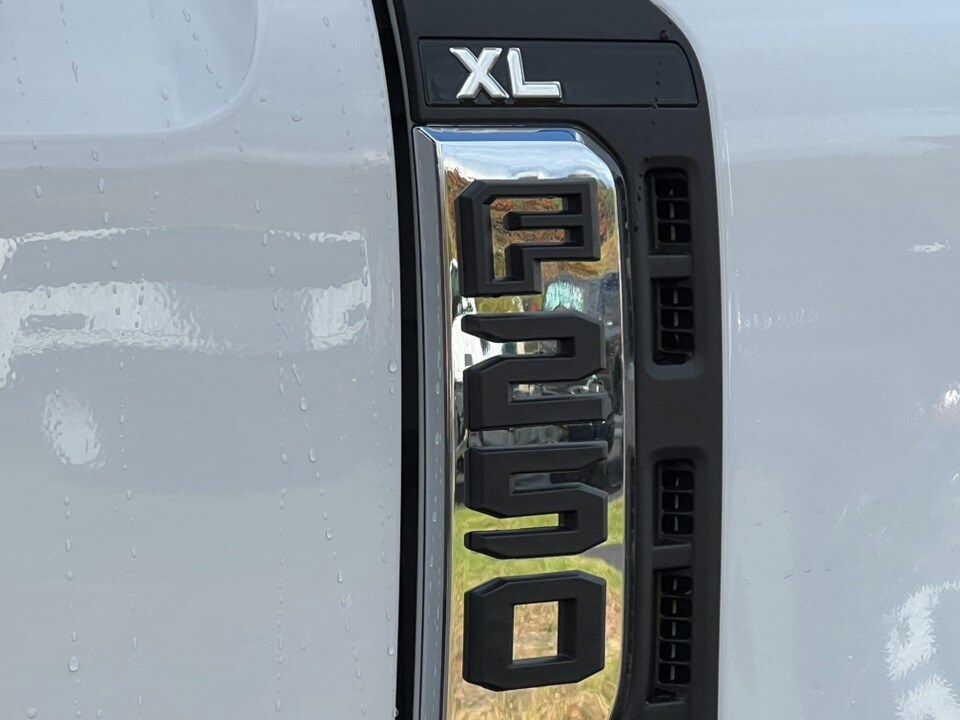 2026 Ford F-250 photo 2