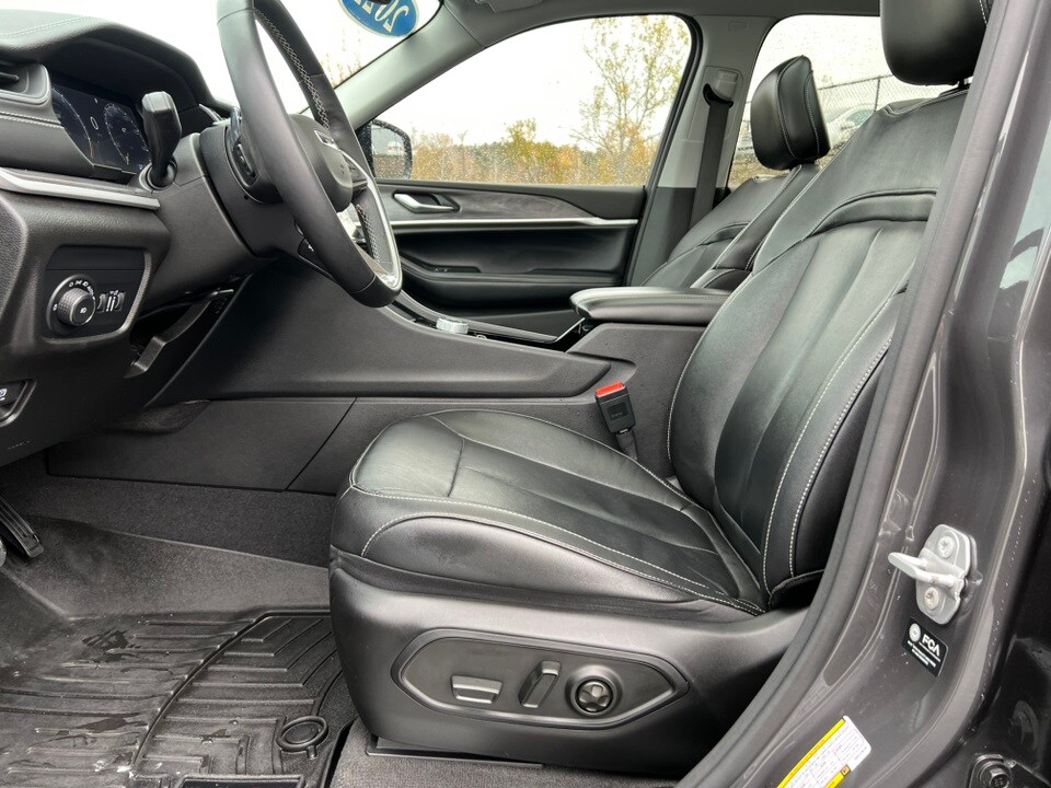 2022 Jeep Grand Cherokee Limited photo 3