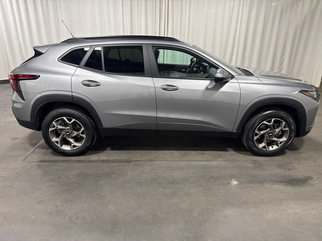 Used 2025 Chevrolet Trax LT SUV