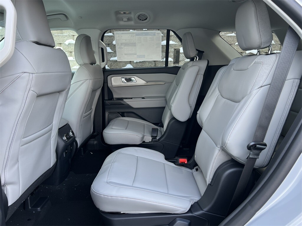 2026 Ford Explorer photo 3