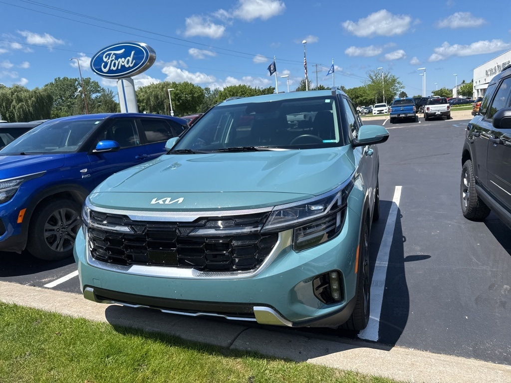 Used 2024 Kia Seltos SX with VIN KNDETCA73R7601272 for sale in Traverse City, MI