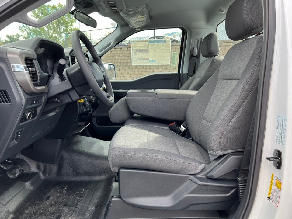 2025 Ford F-150 XL photo 4