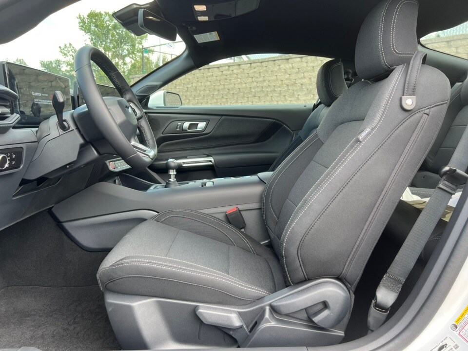 2025 Ford Mustang GT photo 4