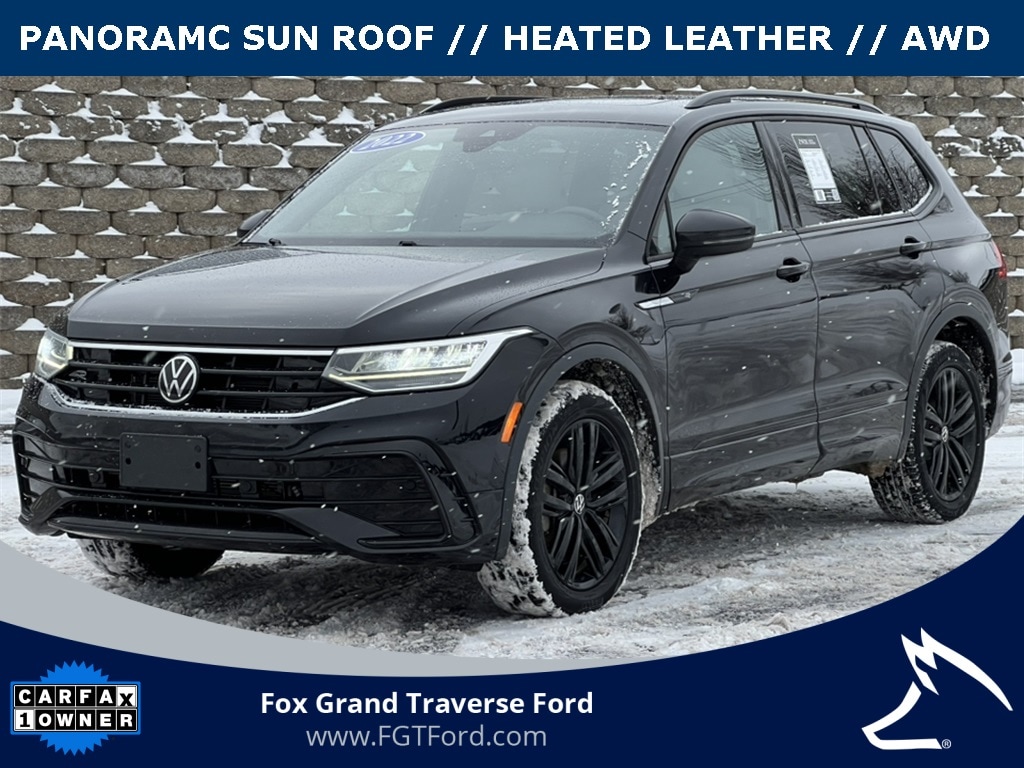 2022 Volkswagen Tiguan SE R-LINE BLACK's photo