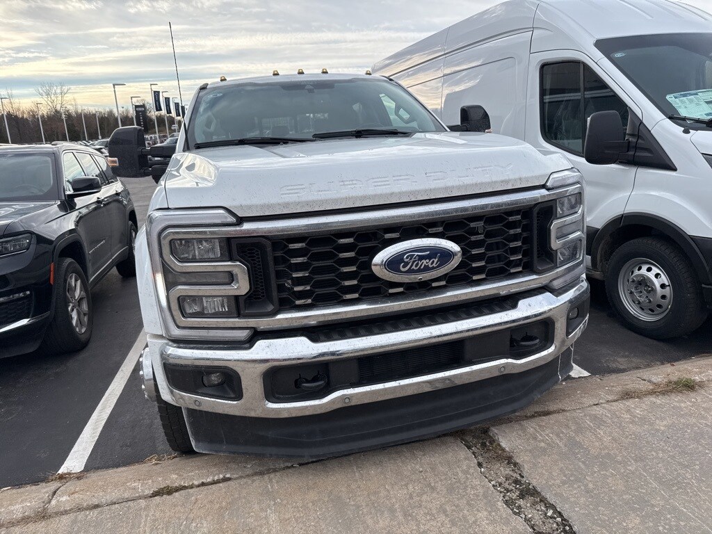 2024 Ford F-450 Lariat photo 3
