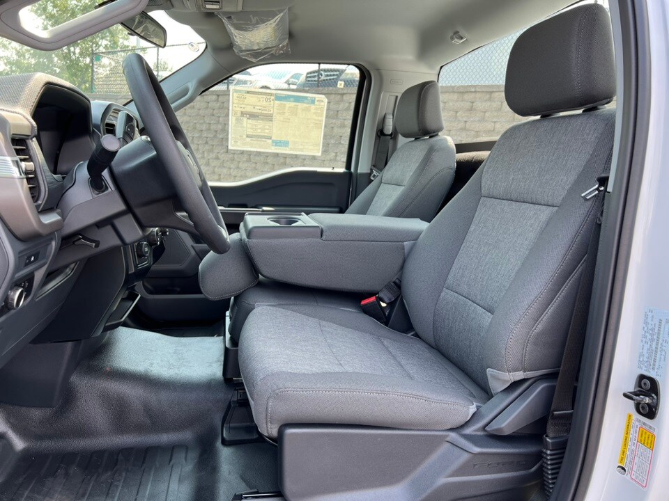 2025 Ford F-150 XL photo 2