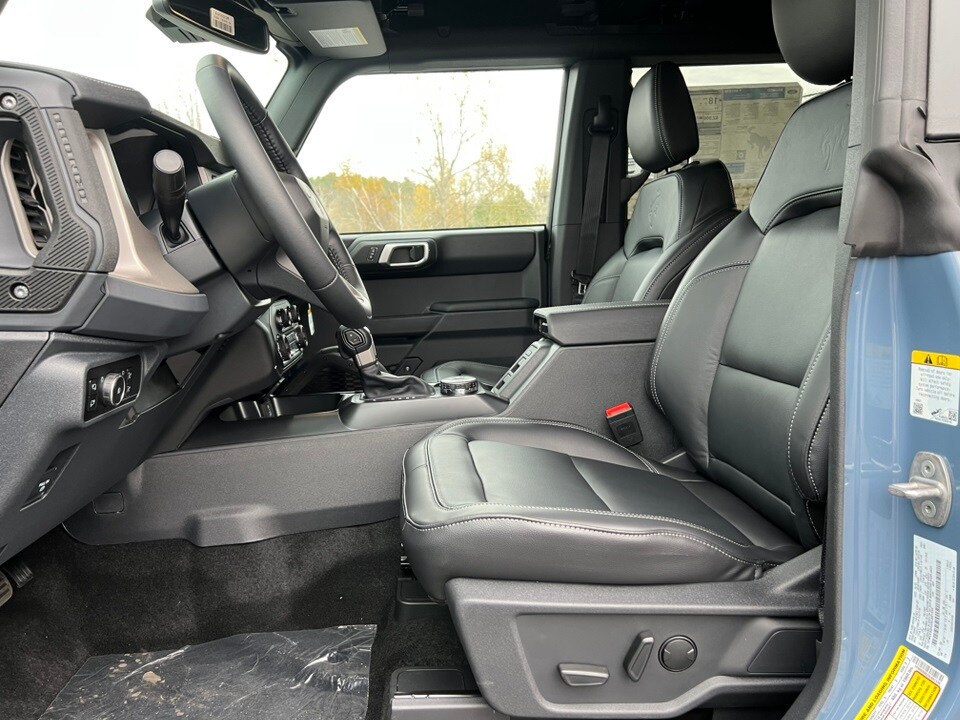 2025 Ford Bronco Outer Banks photo 3