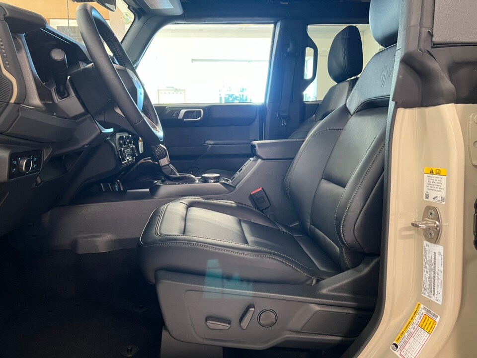 2025 Ford Bronco Badlands photo 3