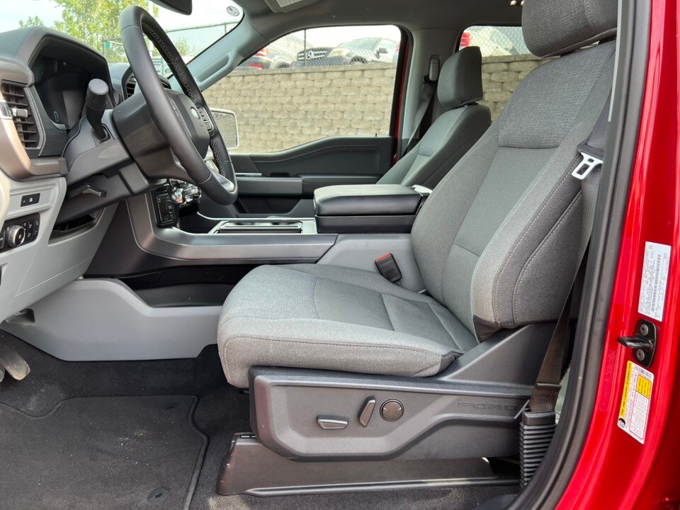 2025 Ford F-150 XLT photo 4