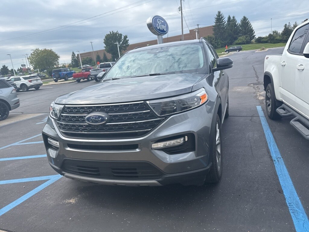 2023 Ford Explorer XLT photo 2