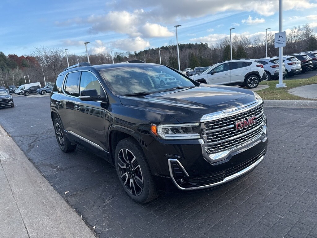 2023 Gmc Acadia Denali photo 3