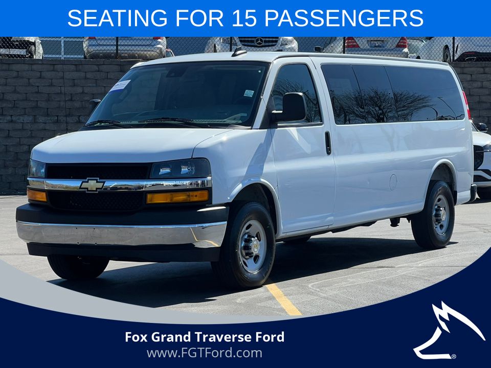 2025 Chevrolet Express 3500 LT Extended's photo