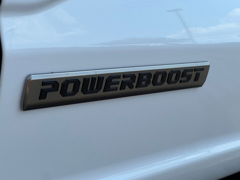 2025 Ford F-150 XLT photo 2