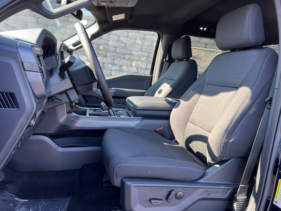 2025 Ford F-150 XLT photo 3