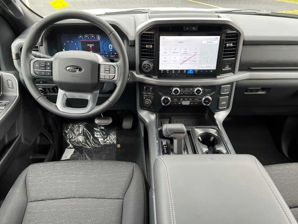 2025 Ford F-150 XLT photo 3