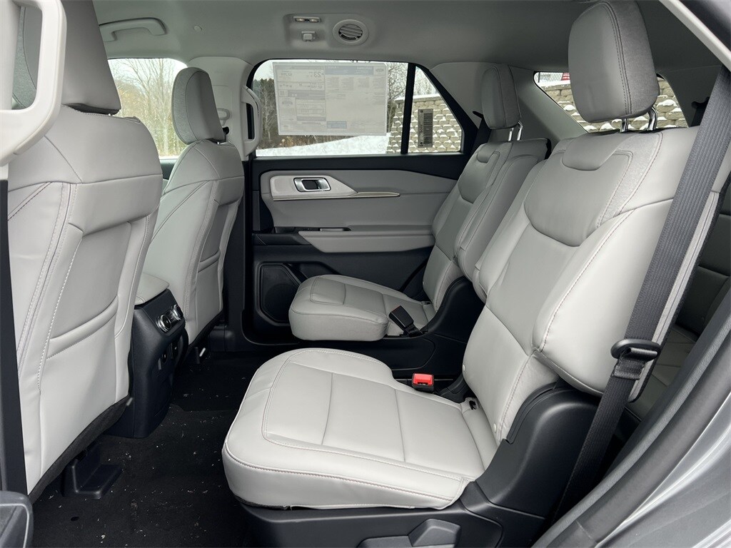 2026 Ford Explorer photo 4