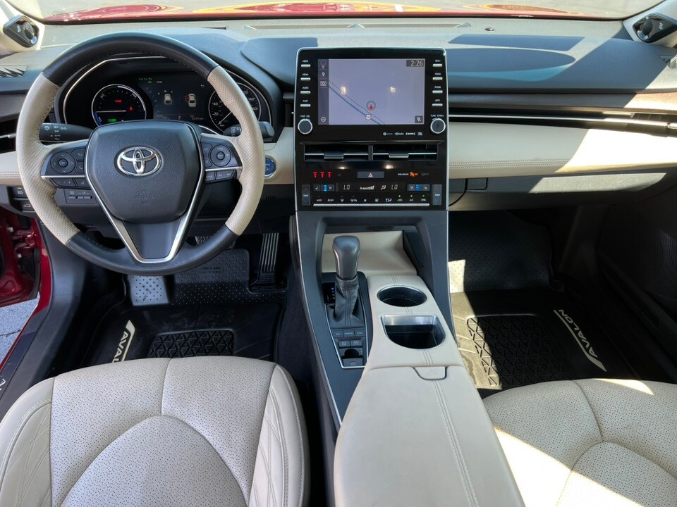 2019 Toyota Avalon Hybrid XLE photo 2