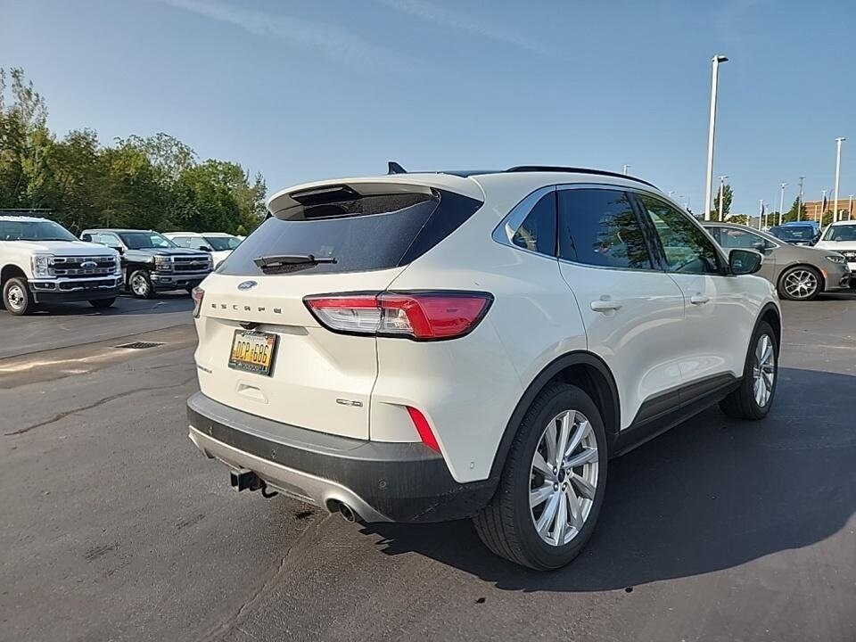 2022 Ford Escape Titanium Hybrid photo 4