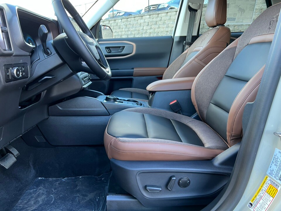 2025 Ford Bronco Sport Outer Banks photo 3