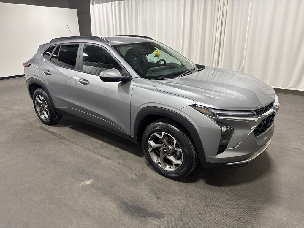 Used 2025 Chevrolet Trax LT SUV