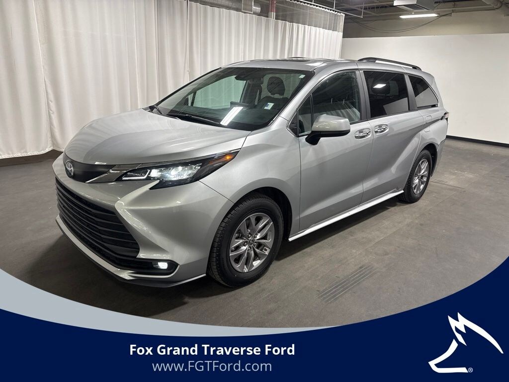 Used 2025 Toyota Sienna XLE Van Passenger Van