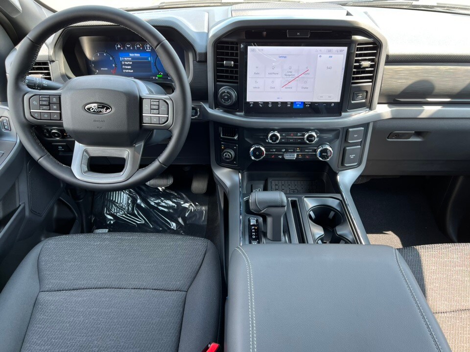 2025 Ford F-150 XLT photo 3