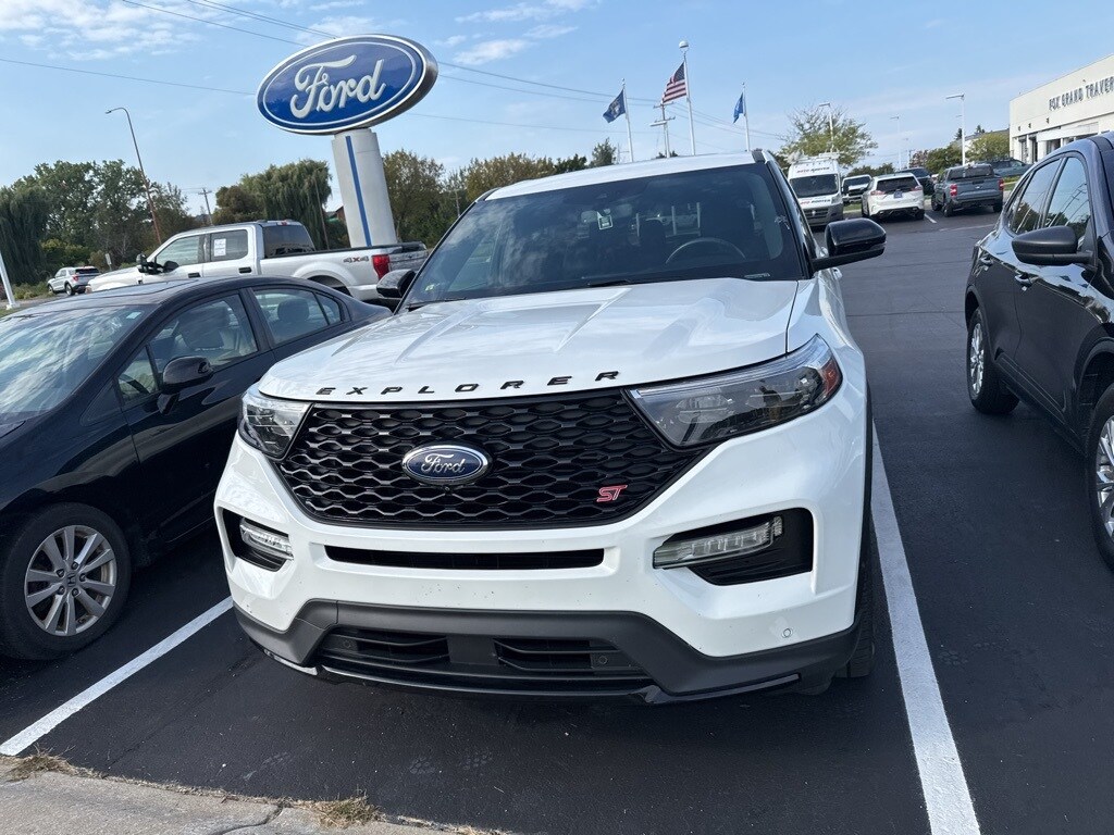 2022 Ford Explorer ST photo 2