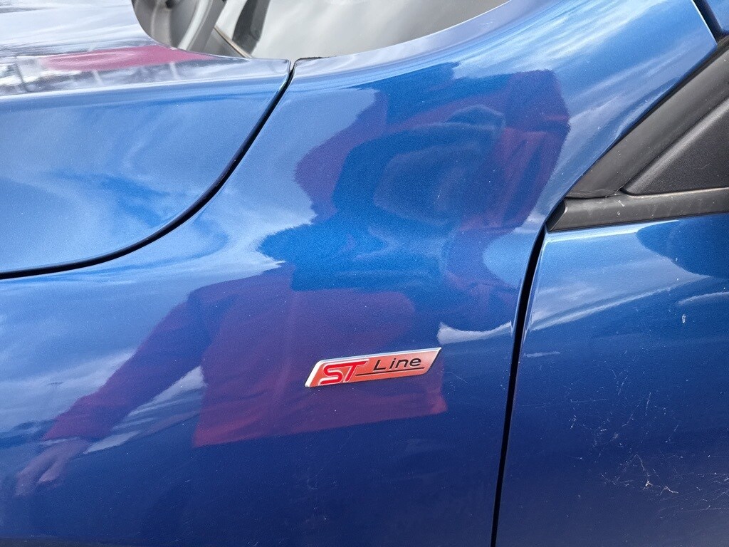 2023 Ford Escape ST-Line photo 2