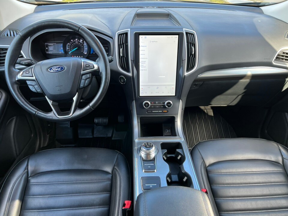 2022 Ford Edge SEL photo 3