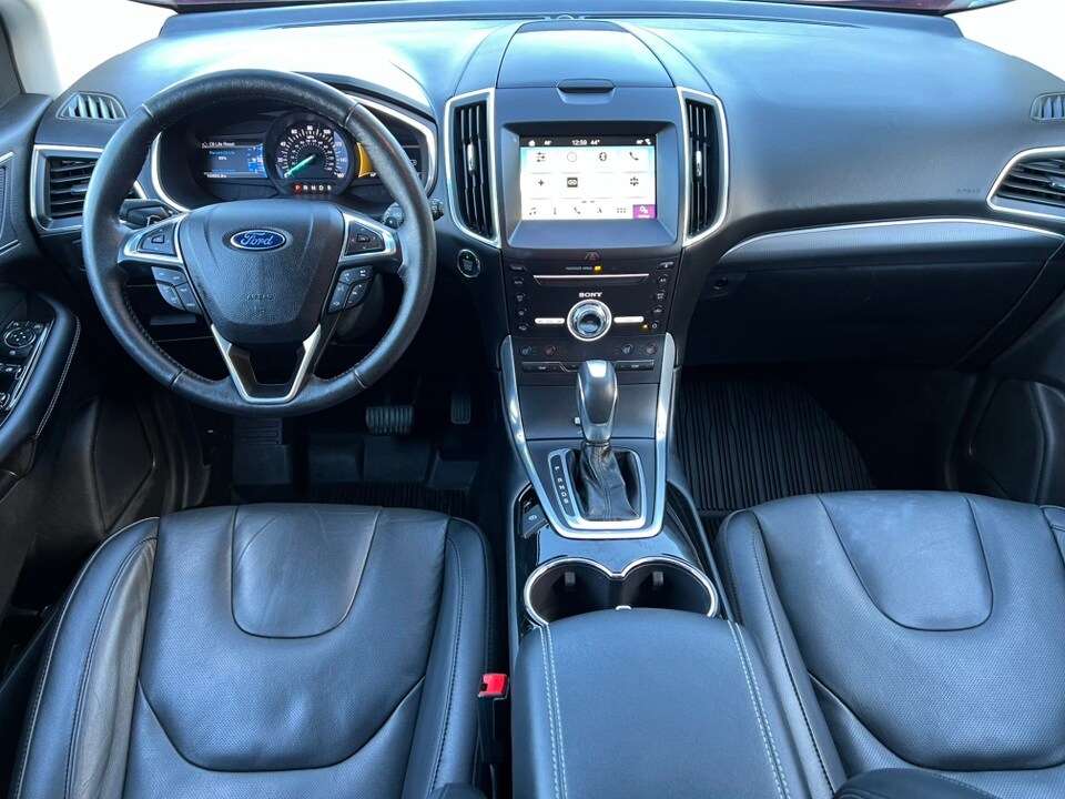 2017 Ford Edge Titanium photo 2