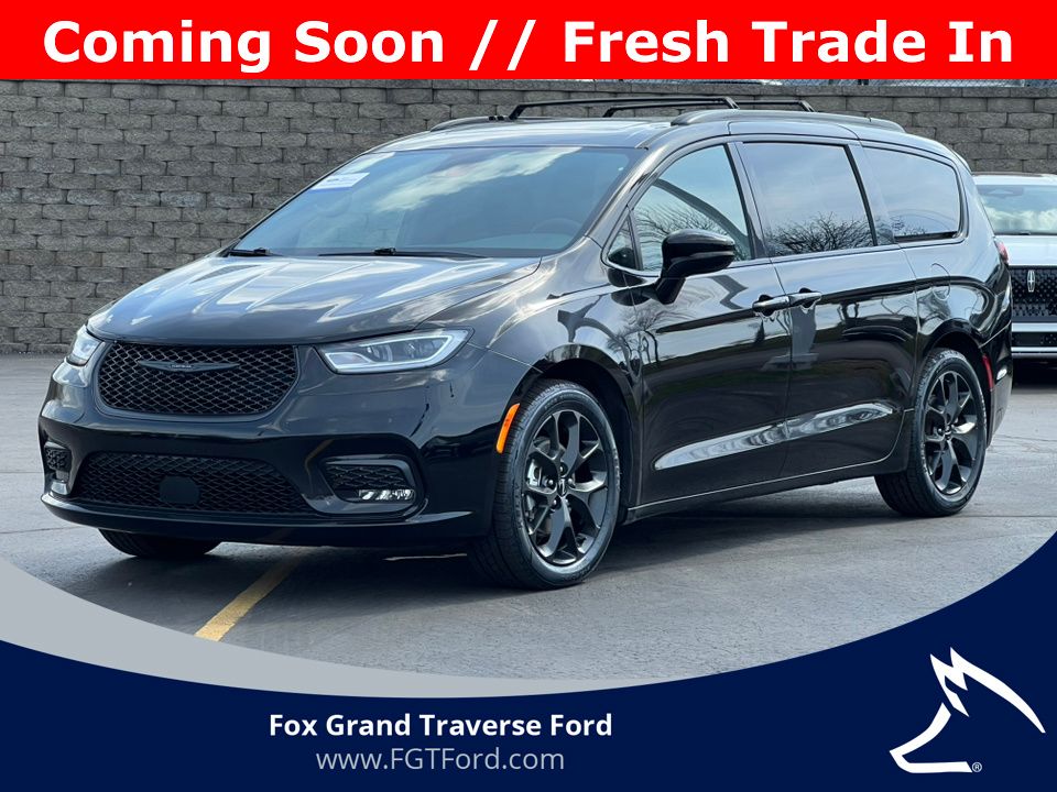 2025 Chrysler Pacifica Limited's photo