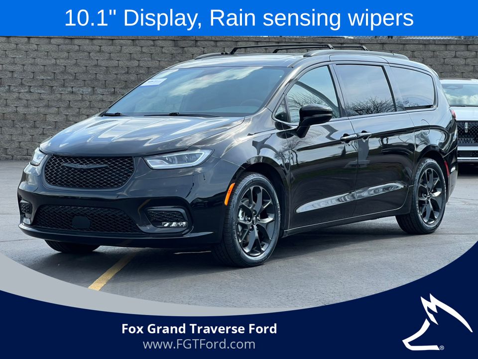 2025 Chrysler Pacifica Limited's photo