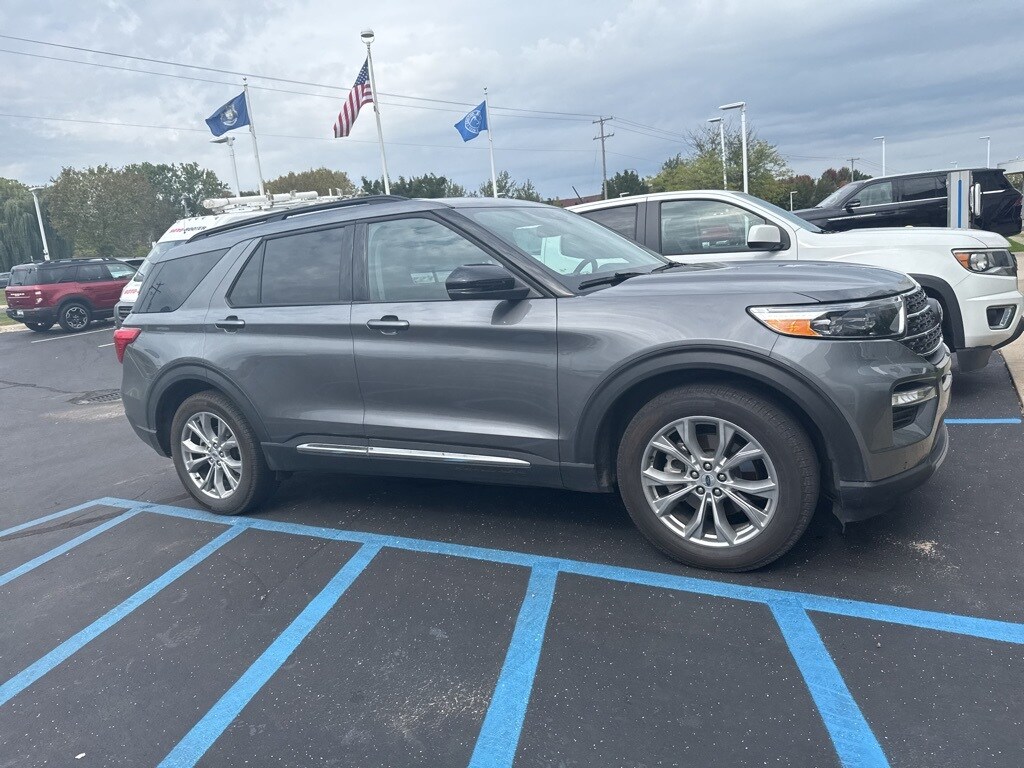 2023 Ford Explorer XLT photo 4