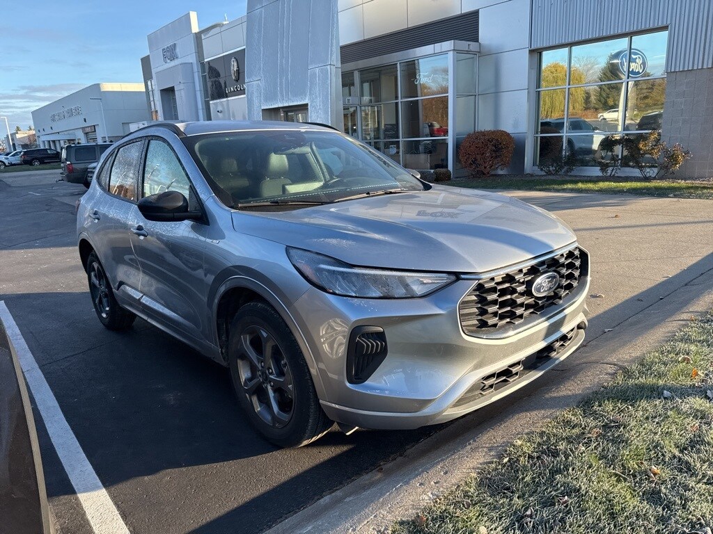 2023 Ford Escape ST-Line photo 4