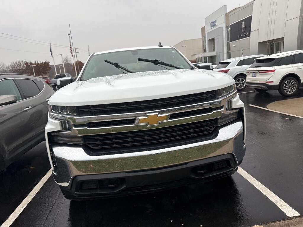2021 Chevrolet Silverado 1500 LT photo 3