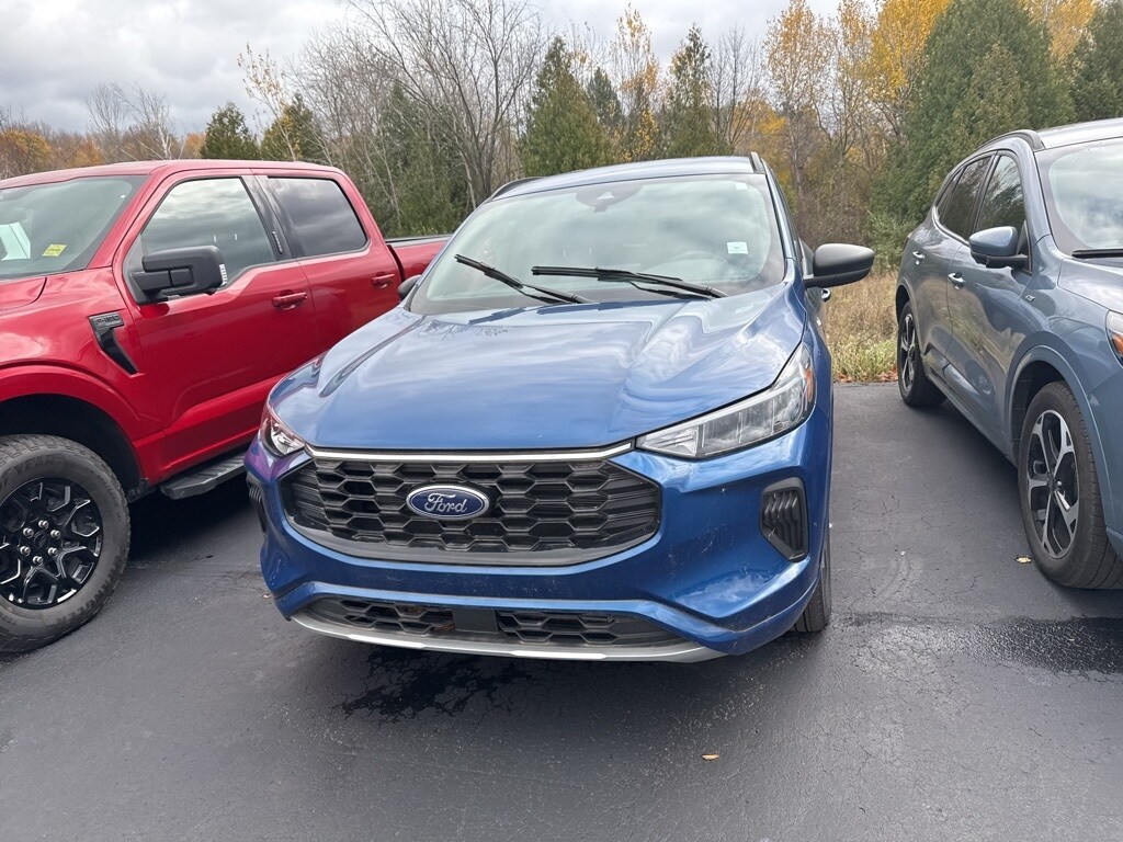 2023 Ford Escape ST-Line photo 4