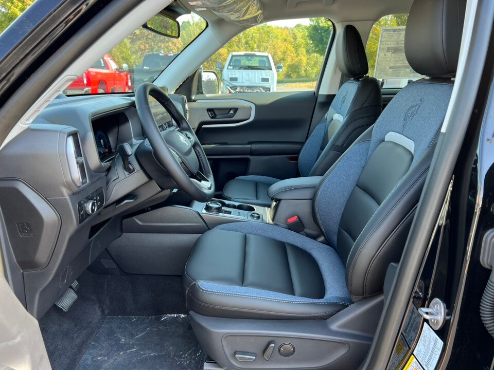 2025 Ford Bronco Sport Outer Banks photo 3