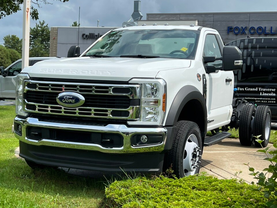 2025 Ford F-550 Super Duty Chassis Cab XL's photo