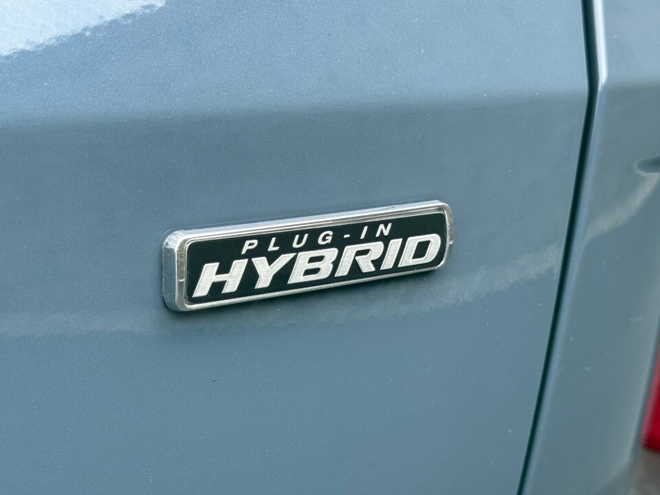 2024 Ford Escape Plug-In Hybrid photo 2