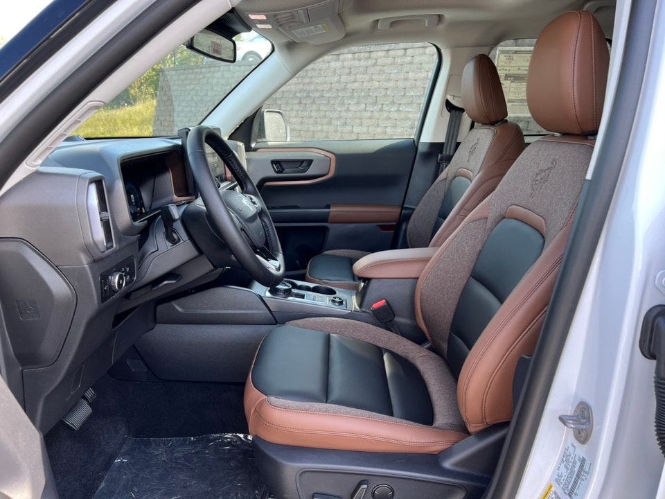 2025 Ford Bronco Sport Outer Banks photo 2