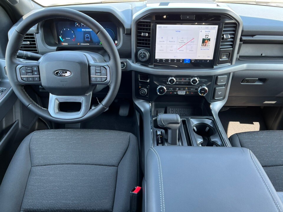 2025 Ford F-150 XLT photo 3
