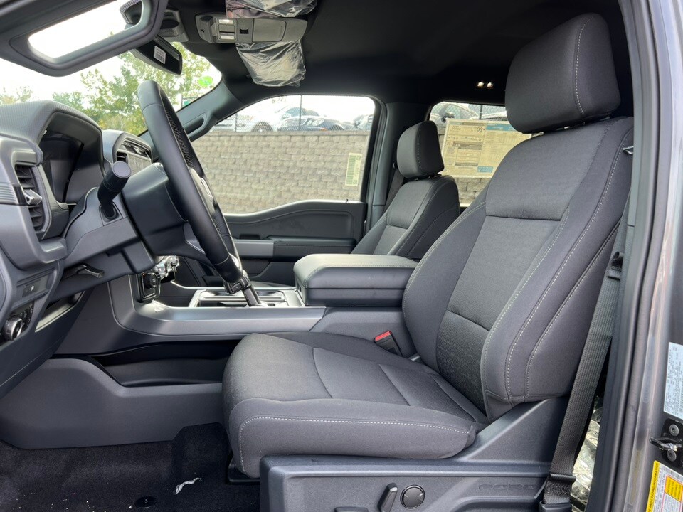 2025 Ford F-150 XLT photo 2