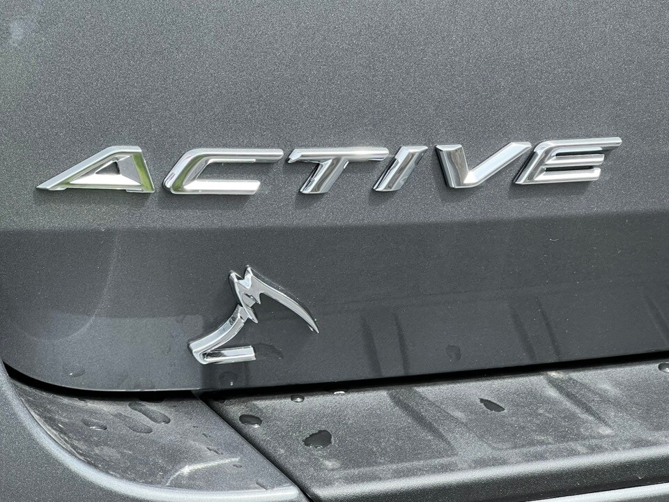 2025 Ford Explorer photo 2